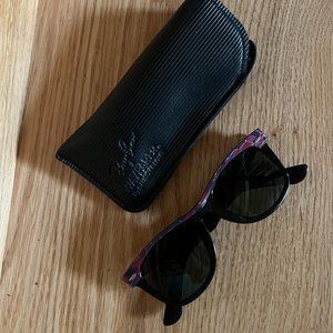 Fabulous Ray Ban Vintage Wayfarer Street Neat Sunglasses with case